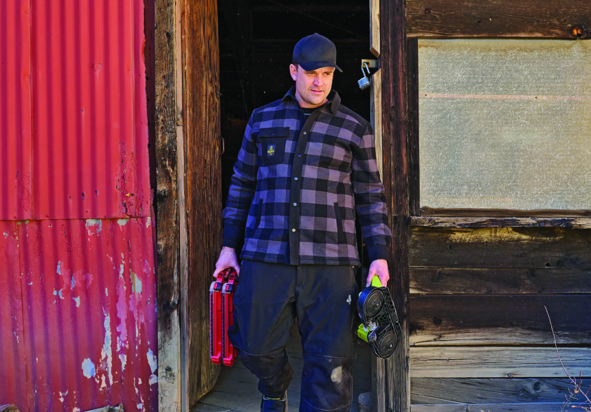 RefrigiWear® Launches New Spring Workwear Buyer’s Guide to Help Shoppers Choose the Right Gear for Rainy & Windy Weather